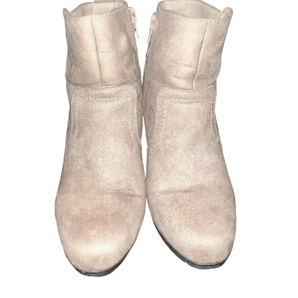WHITE MOUNTAIN Womens Taupe Serinda Round Toe Stacked Heel Booties 8.5 M
